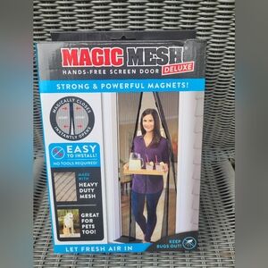 Magic Mesh Hands-Free Screen Door